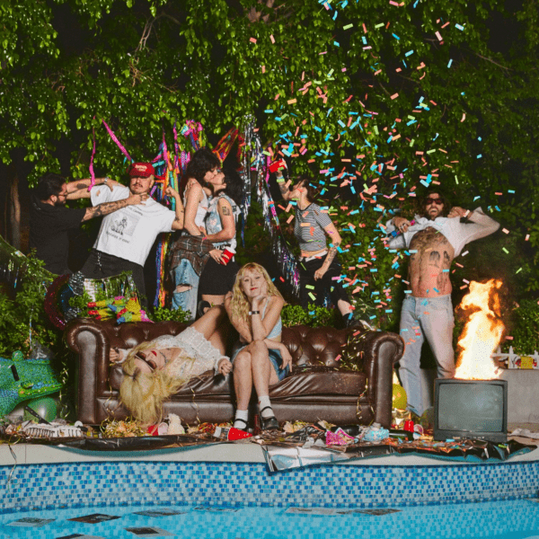 Lambrini Girls estreia com energia, irreverência e o punk necessário em 2025