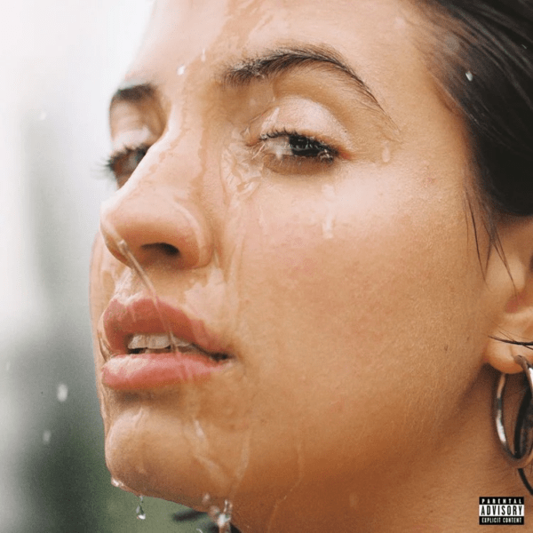 Na versatilidade da sua estreia, Victoria Canal chegou emocionando com seu talento