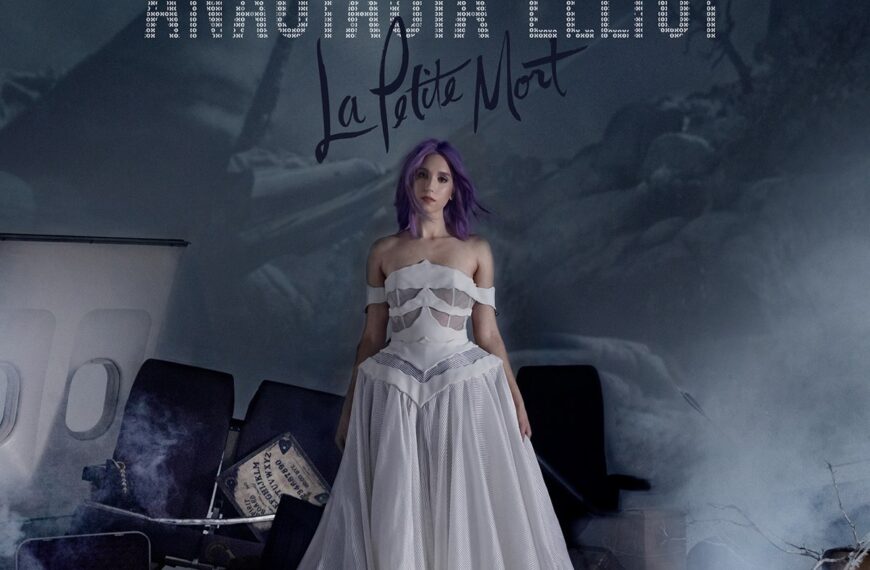 Anastasia Elliot vai pintar seu mundo de roxo