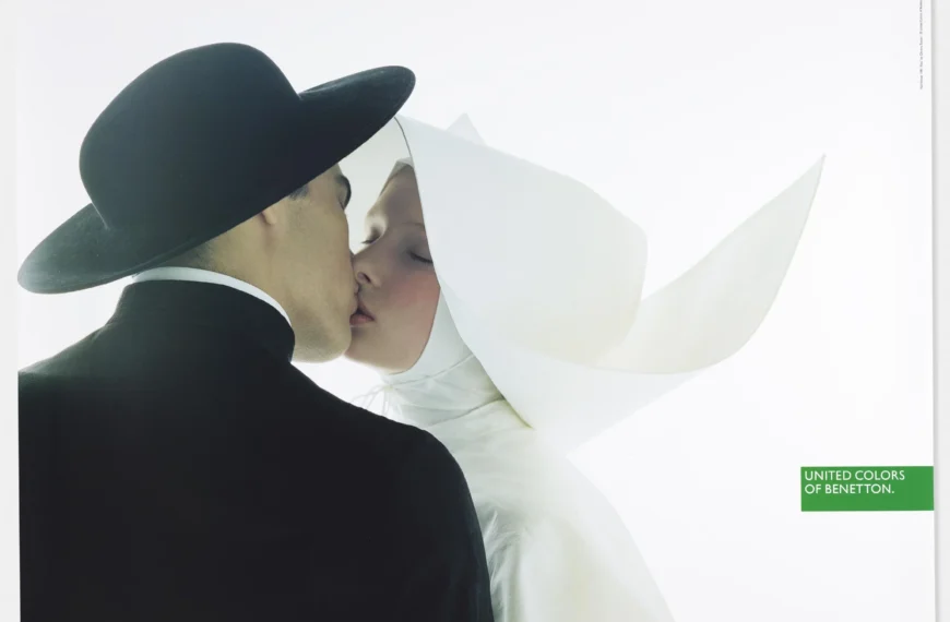 A web é um cadáver que nos sorri