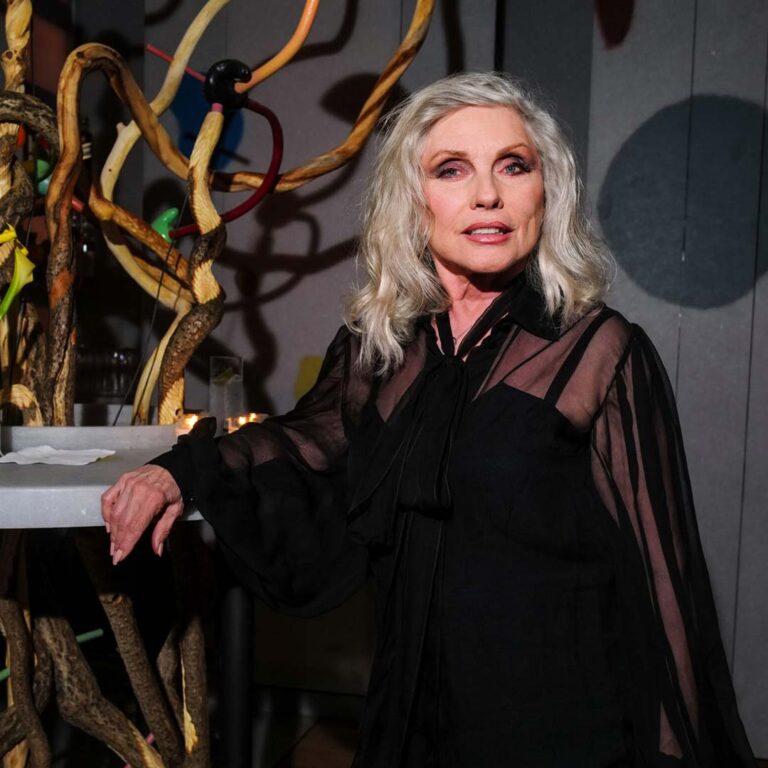 Debbie Harry não pediu licença pra virar rainha