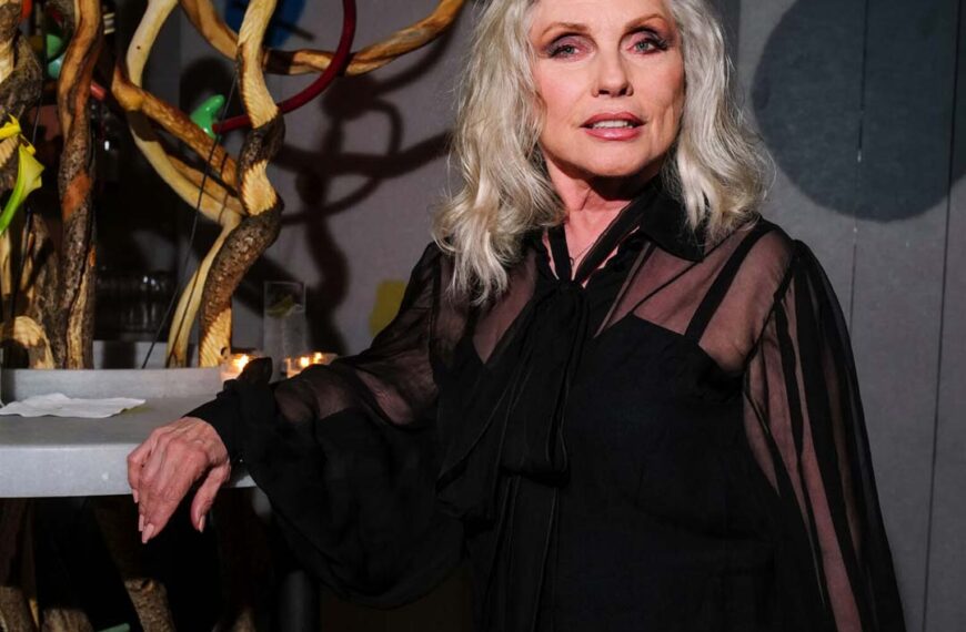 Debbie Harry não pediu licença pra virar rainha