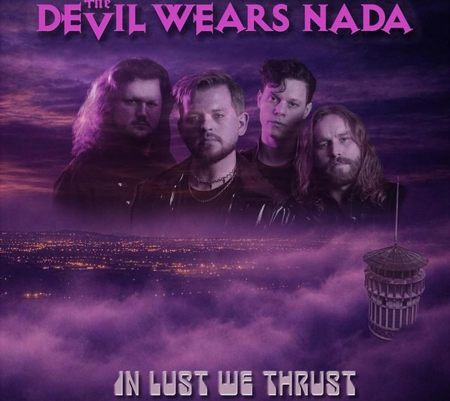 The Devil Wears Nada. E entrega tudo