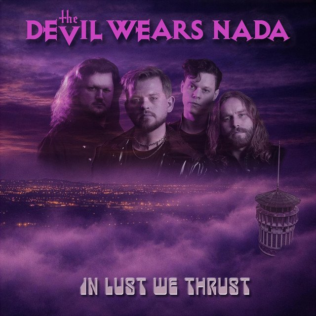 The Devil Wears Nada. E entrega tudo